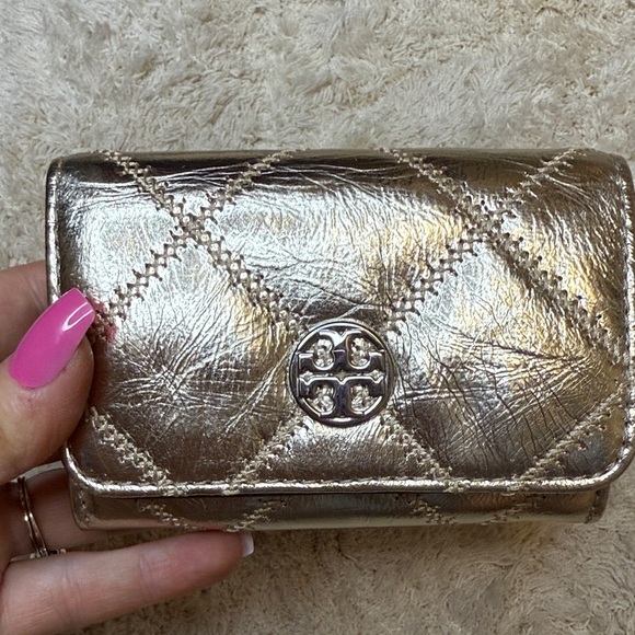 NWT Tory Burch Willa Metallic Gold Quilted Card Case - Picture 2 of 12